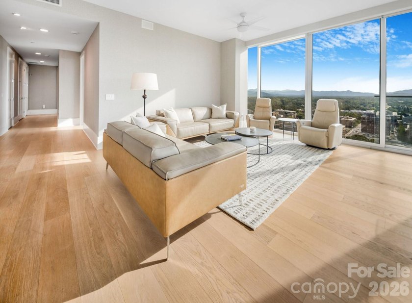 Perched on the 16th floor of the Arras Residences, Residence - photo 6