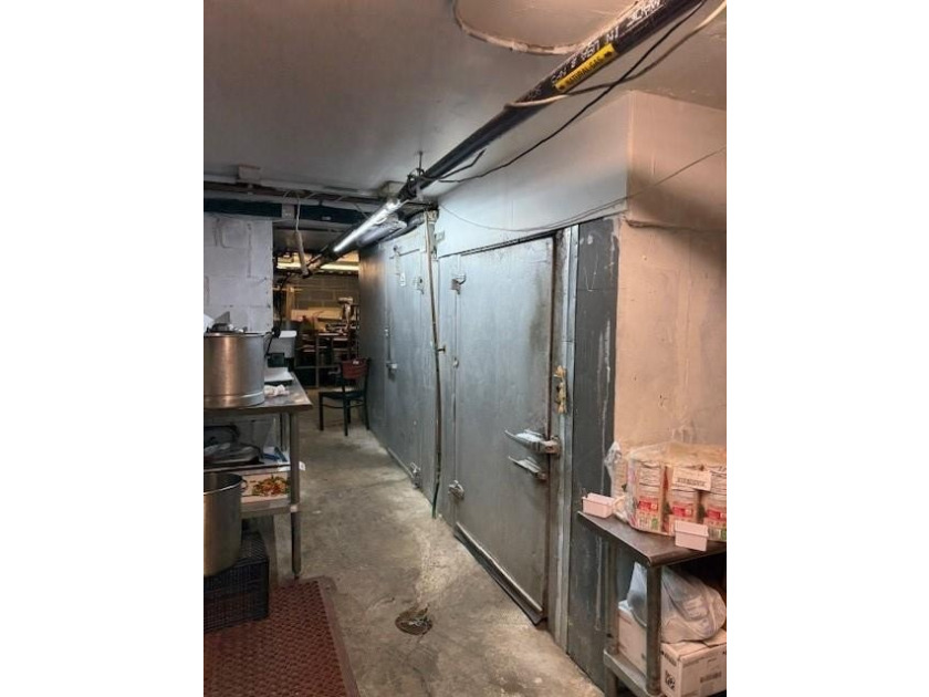 Spanish Resturant located in a beautiful neighbourhood - photo 8