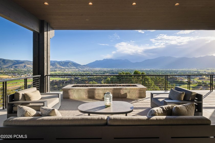 Introducing the most significant private estate ever offered in - photo 8