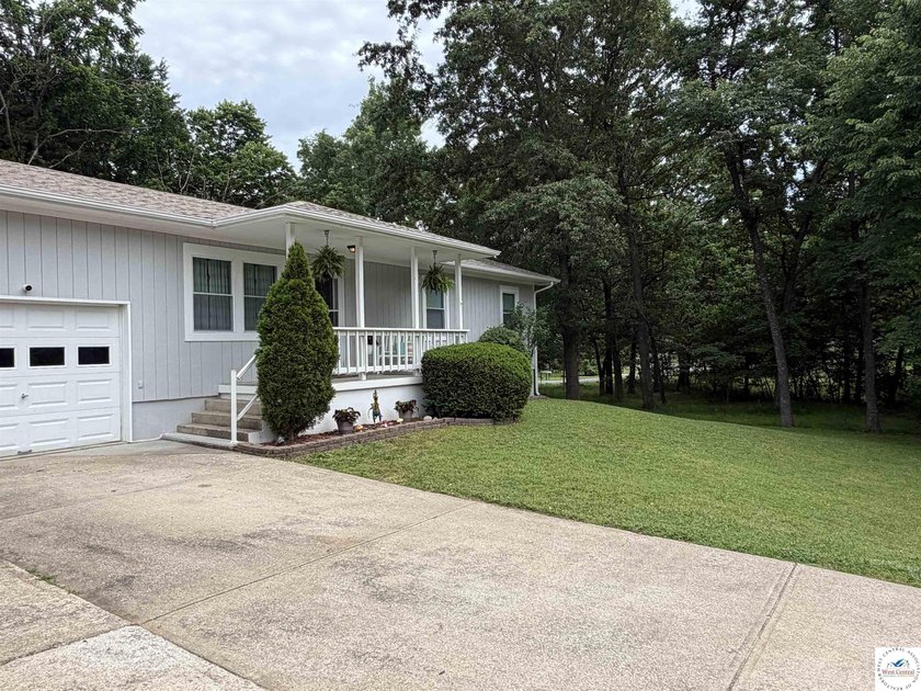 **Beautifully Updated Ranch Home in Warsaw, Missouri - Move-In - photo 2