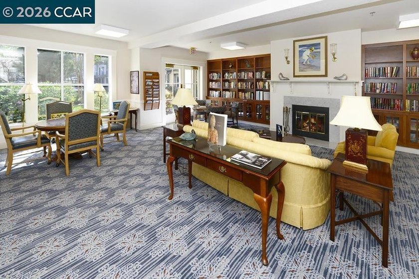 Rarely available penthouse location with beautiful treetop and - photo 42