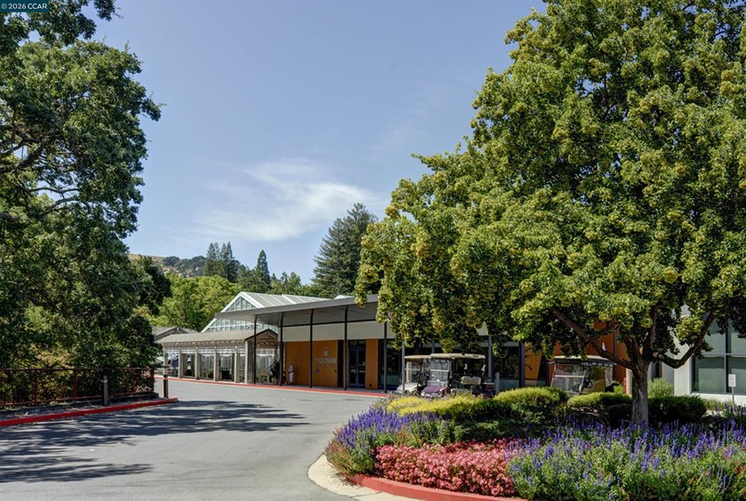 Rarely available penthouse location with beautiful treetop and - photo 44