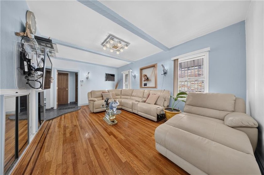 A rare opportunity in the heart of Flushing! This - photo 2