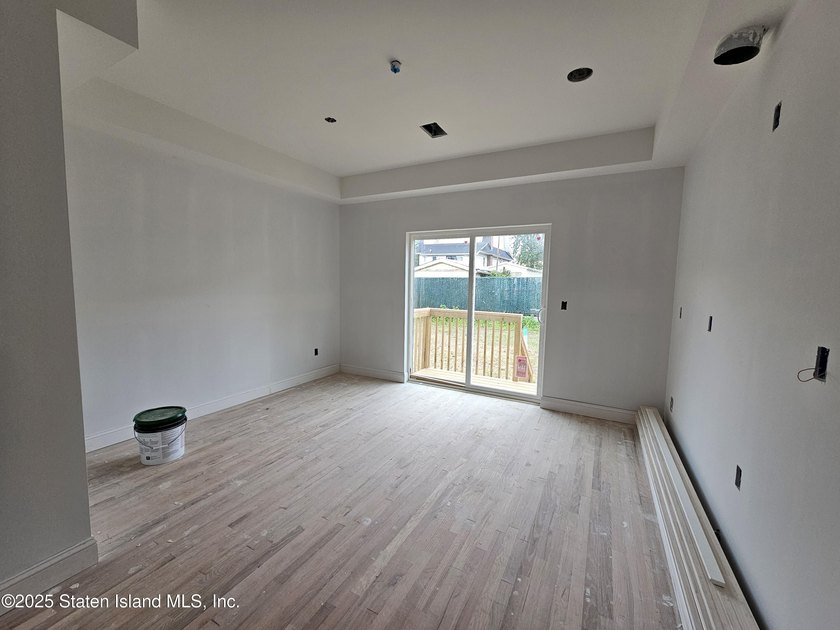 Newly built 3 bedrooms, 3 bathrooms house with lots of day - photo 4