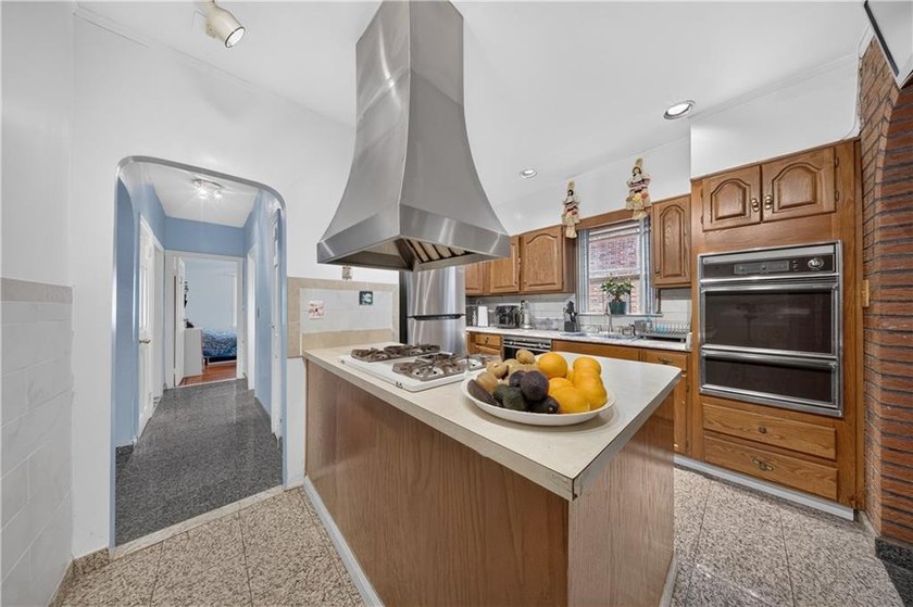 A rare opportunity in the heart of Flushing! This - photo 6