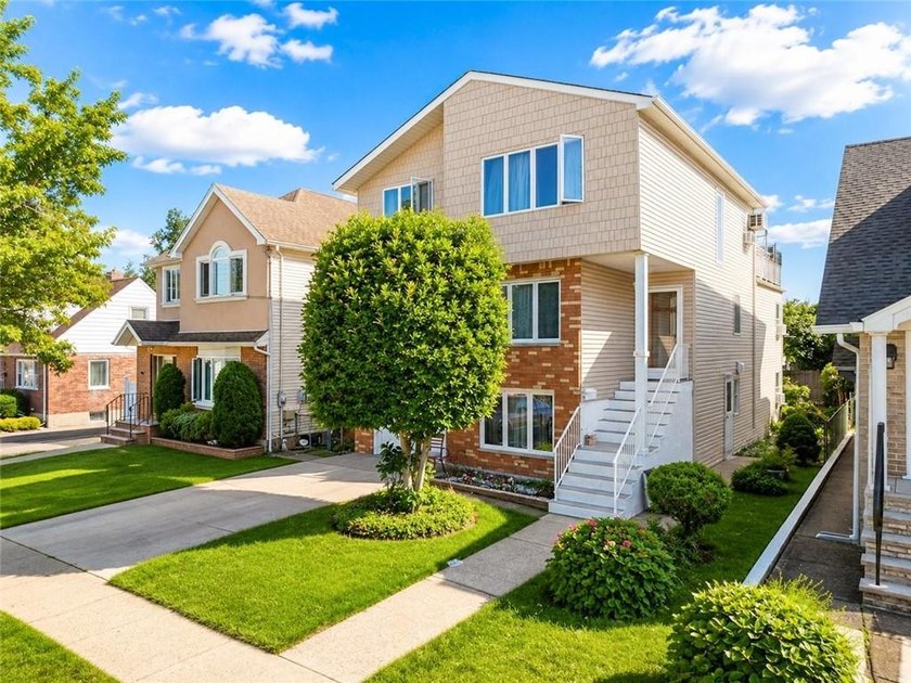 Welcome to this exceptional fully detached 2-family home - photo 3