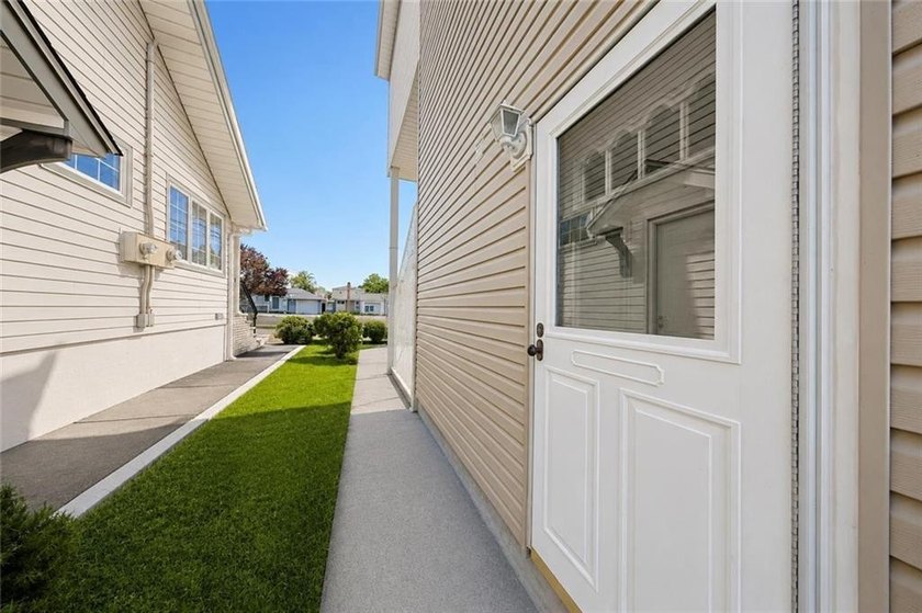 Welcome to this exceptional fully detached 2-family home - photo 6