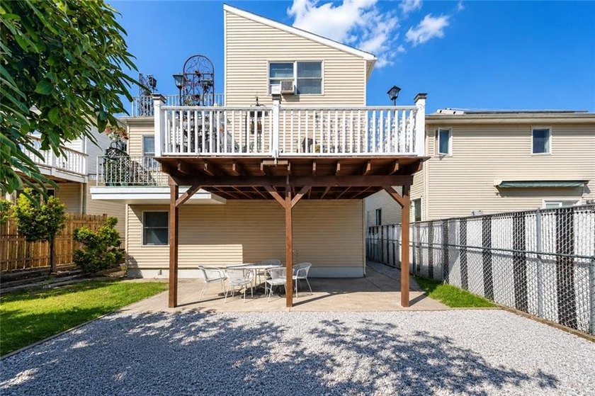Welcome to this exceptional fully detached 2-family home - photo 7