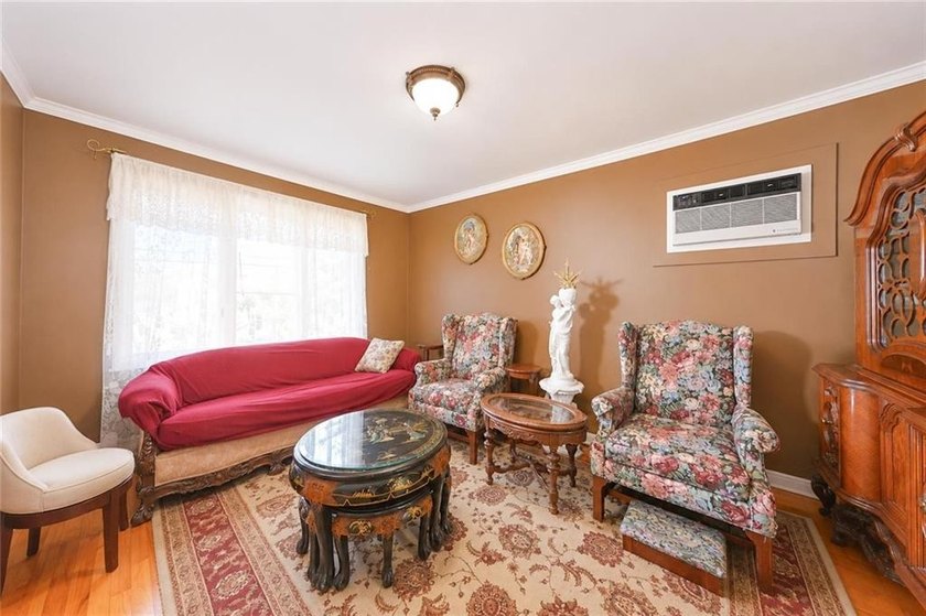 Welcome to this exceptional fully detached 2-family home - photo 10