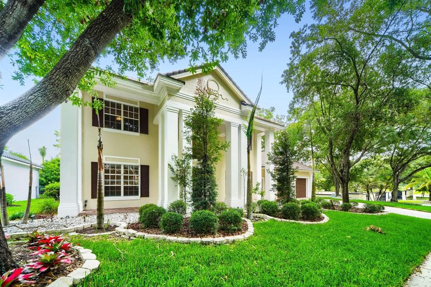 Welcome to this stunning 5-bedroom, 4.5-bath executive home - photo 2