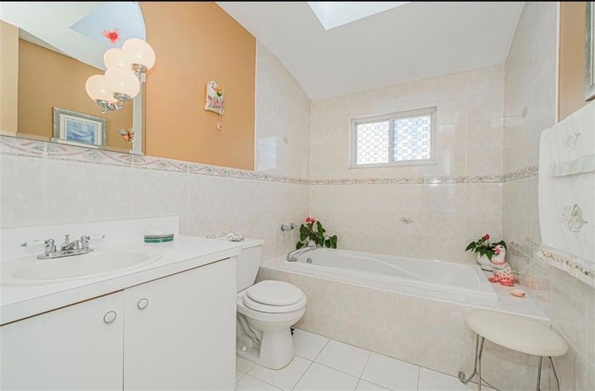 Welcome to this beautiful maintained single-family home in the - photo 5