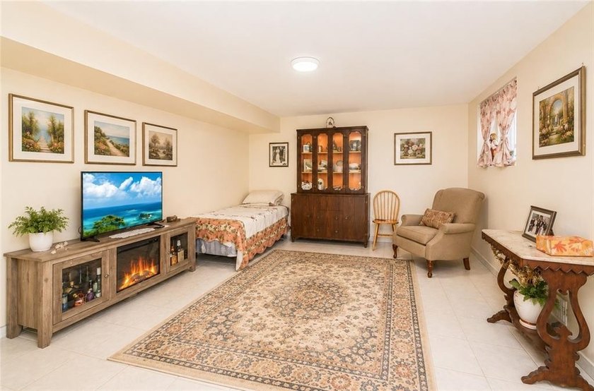 Welcome to this beautiful maintained single-family home in the - photo 8