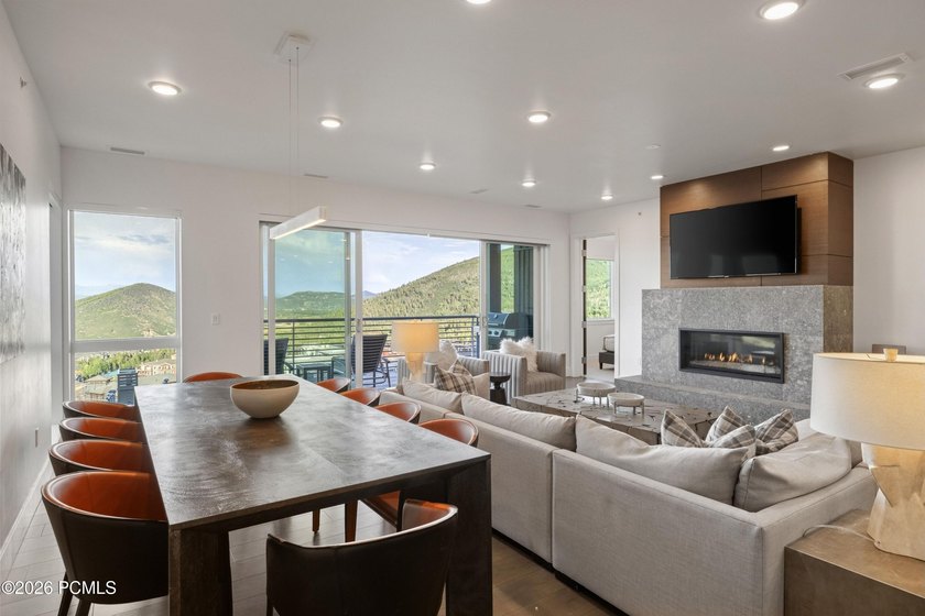 Perched on Apex Residences' coveted Overlook Level, this - photo 2