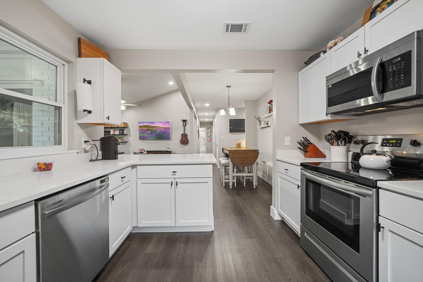 *Eligible for a VA assumption with a 5.25% rate* Move-in ready - photo 5