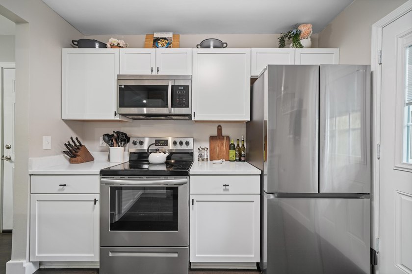 *Eligible for a VA assumption with a 5.25% rate* Move-in ready - photo 6