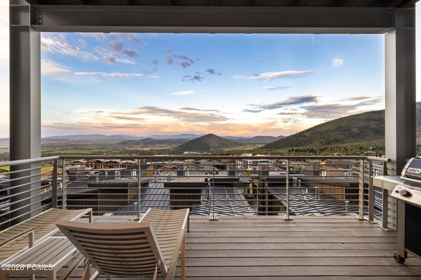 Perched on Apex Residences' coveted Overlook Level, this - photo 7