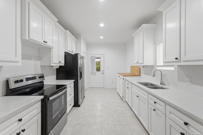 Welcome to this beautifully designed single-story home offering - photo 3