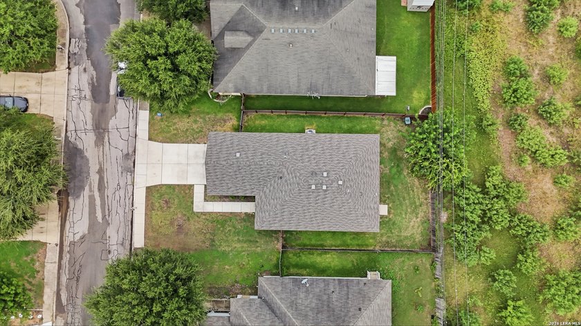 Welcome to this beautifully designed single-story home offering - photo 8