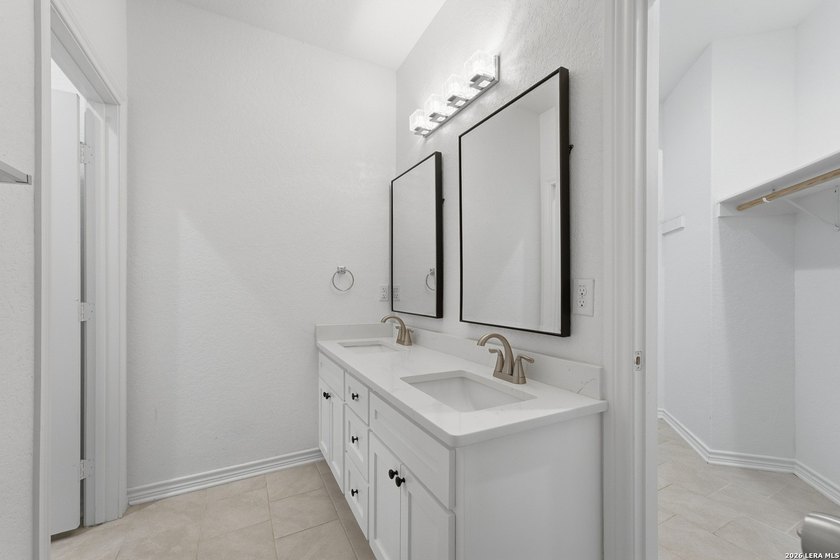 Welcome to this beautifully designed single-story home offering - photo 10