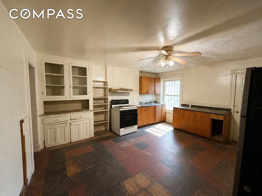 Located on one of Crown Heights' historic blocks, 897 Lincoln - photo 4