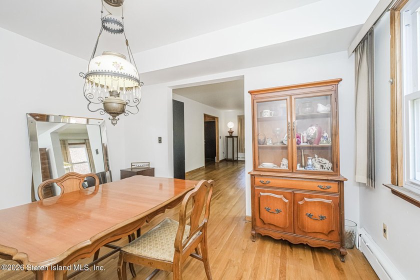Custom two family detached home located in the exclusive - photo 4
