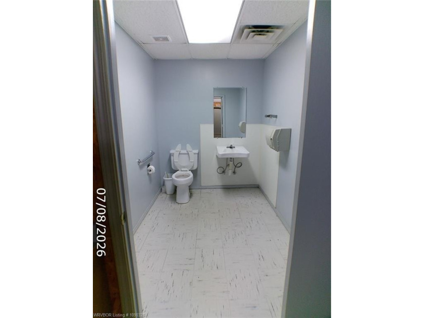 Close to the center of town. 3,200 sq ft office space, contains - photo 11