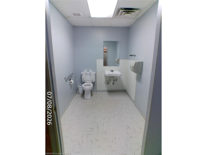 Close to the center of town. 3,200 sq ft office space, contains - photo 15