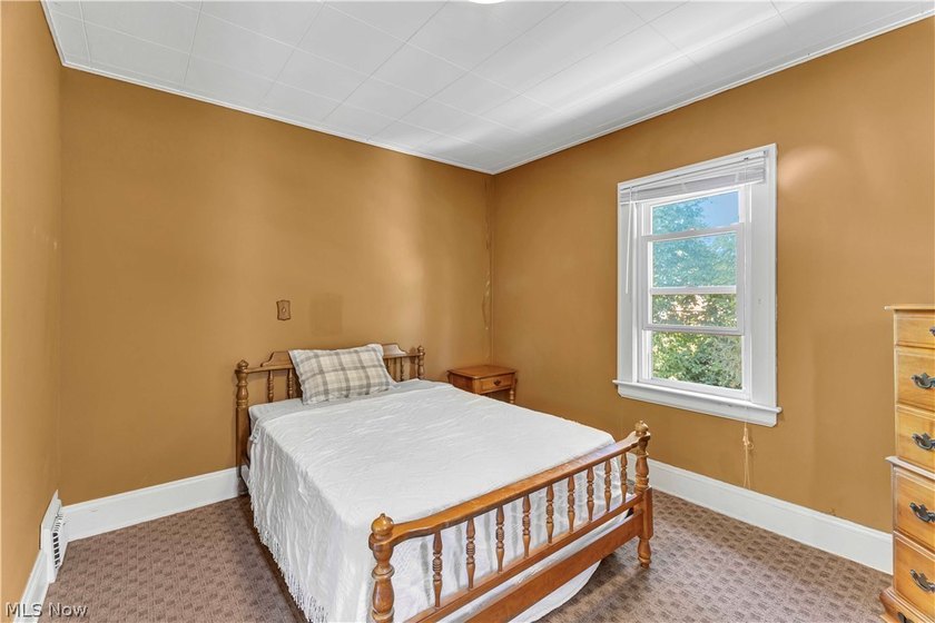 Welcome home to this charming 4-bedroom, 2 full bath Colonial - photo 21