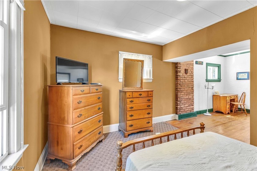 Welcome home to this charming 4-bedroom, 2 full bath Colonial - photo 22