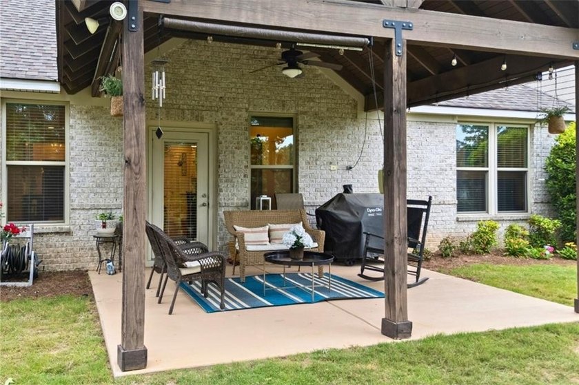 Welcome to this beautifully designed all brick story and a half - photo 23
