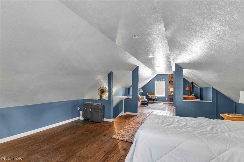 Welcome home to this charming 4-bedroom, 2 full bath Colonial - photo 27