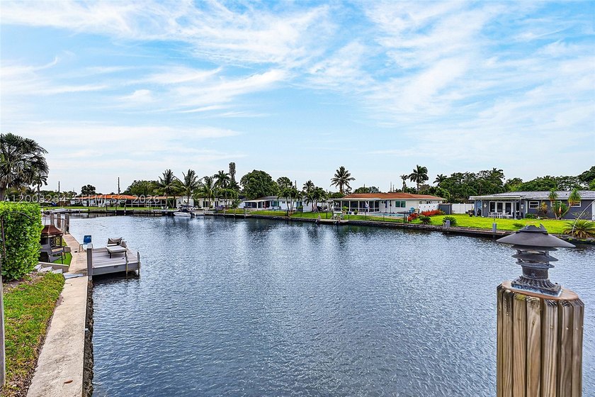 Welcome to waterfront living in the sought-after Jenada Isles - photo 3
