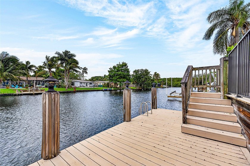 Welcome to waterfront living in the sought-after Jenada Isles - photo 4