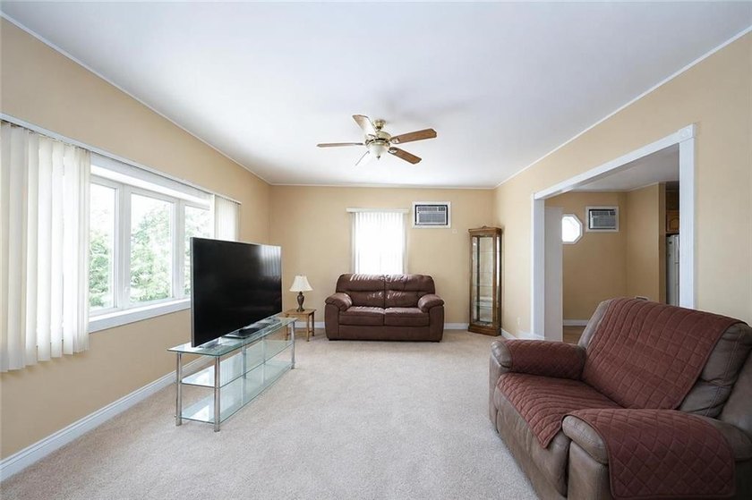 Welcome to this beautiful detached two story single family - photo 3