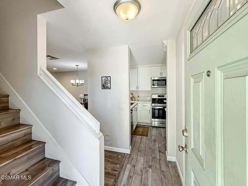 Tucked inside the sought-after 18-acre gated community of Canoga - photo 3
