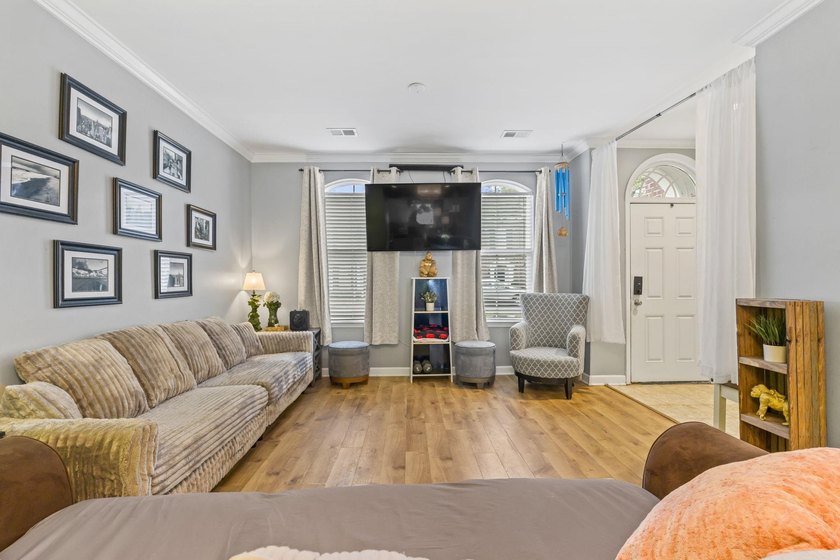 This beautiful townhome sits in the heart of Myrtle Beach, just - photo 8
