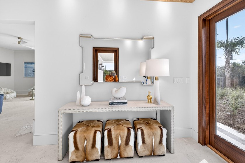 Perfectly oriented along the iconic coastline of Scenic 30A in - photo 8