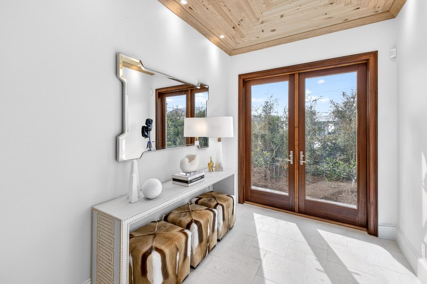 Perfectly oriented along the iconic coastline of Scenic 30A in - photo 9