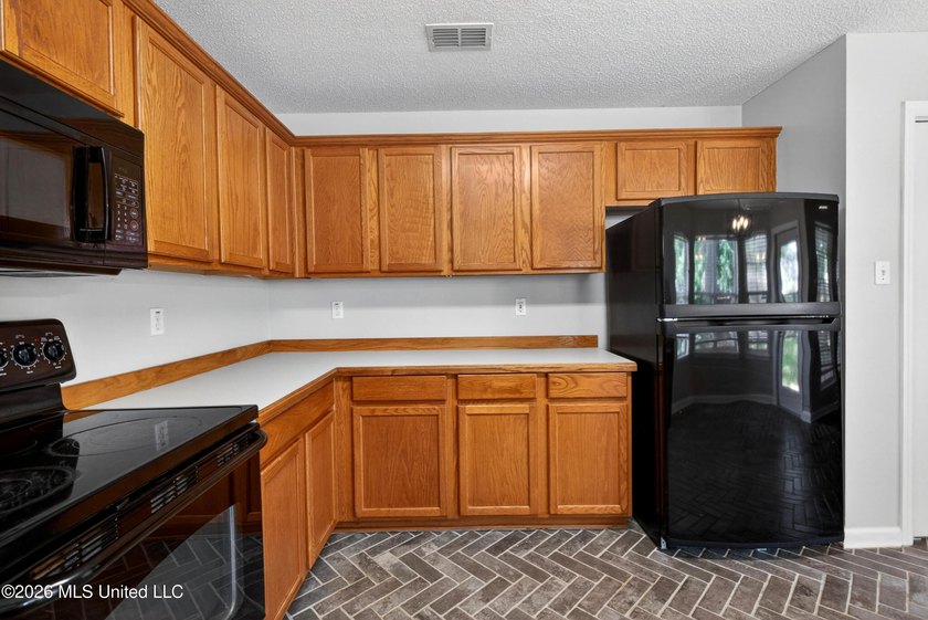 Cozy Home located on a sizable corner lot of Orange Grove in - photo 12
