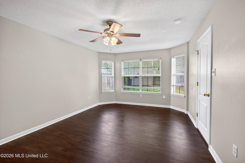 Cozy Home located on a sizable corner lot of Orange Grove in - photo 14