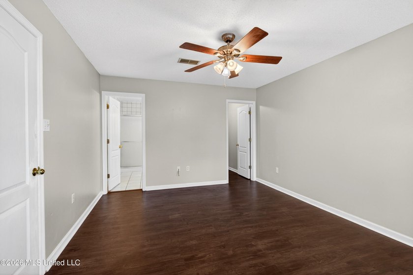Cozy Home located on a sizable corner lot of Orange Grove in - photo 15