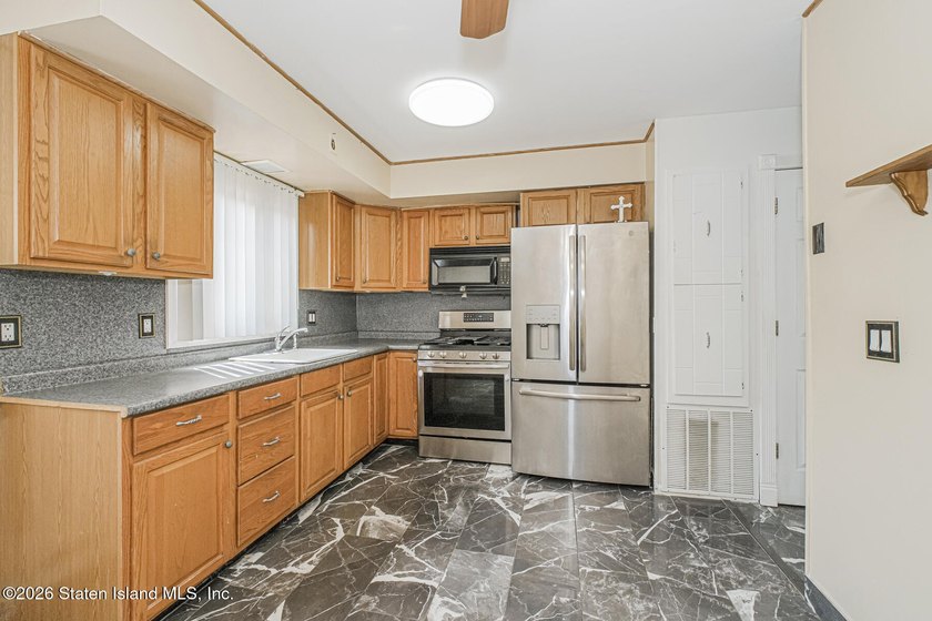 Welcome to 237 Brookfield Avenue, a spacious and well-maintained - photo 5