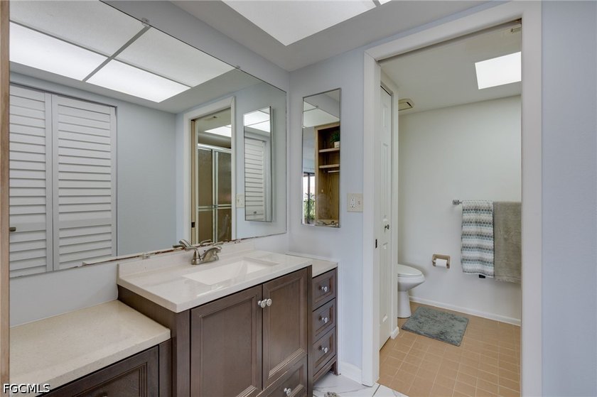 TURNKEY CONDO WATERFRONT LIVING WITH GULF ACCESS. This updated 2 - photo 18