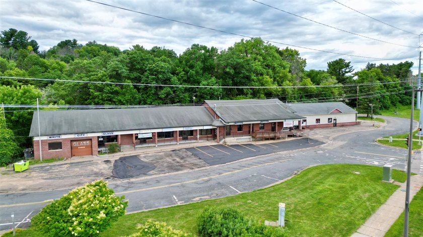 Exceptional investment opportunity in the heart of Menomonie! - photo 2