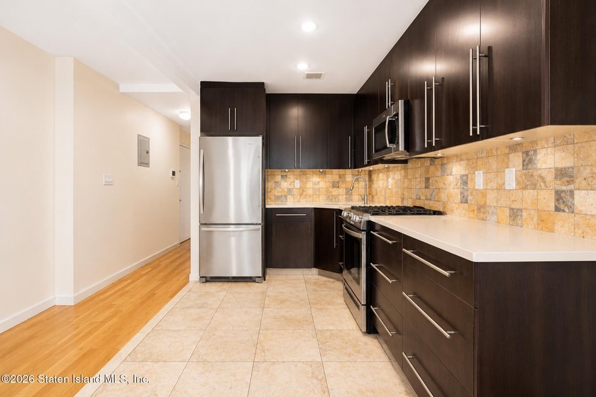 Welcome to this beautifully maintained 2-bedroom - photo 5