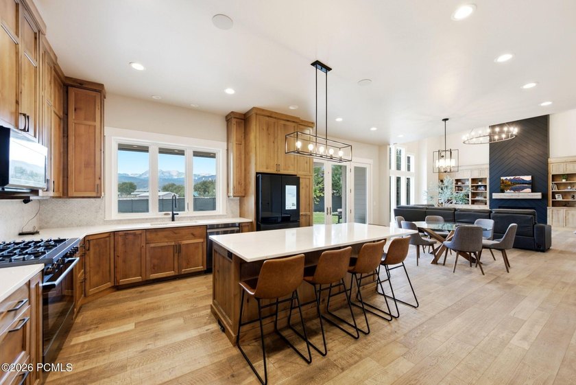 Set on a fully landscaped acre with open views of Mount - photo 8