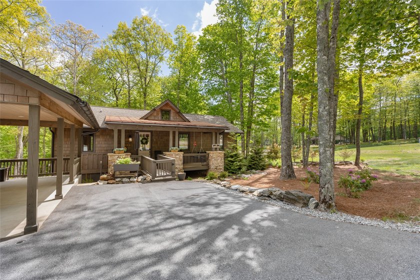 Lock-it-and-leave-it mountain living in Chinquapin's - photo 8