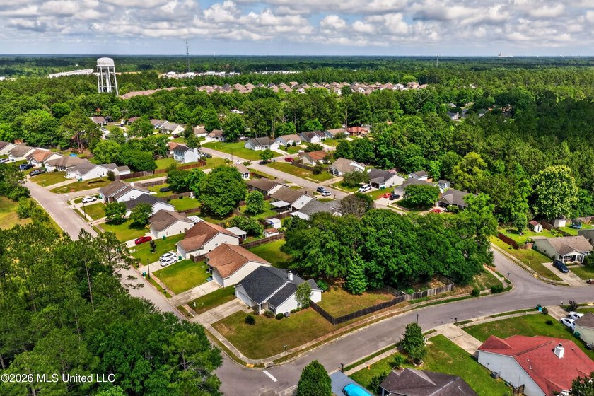 Cozy Home located on a sizable corner lot of Orange Grove in - photo 28