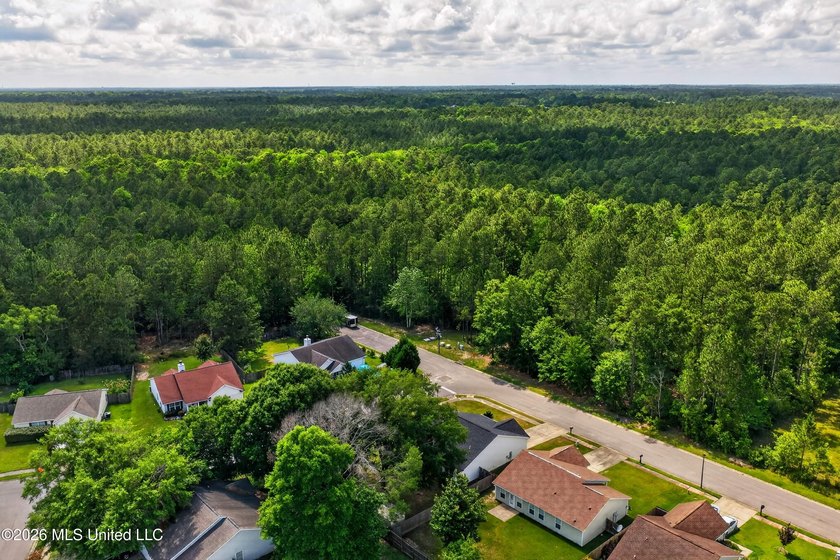 Cozy Home located on a sizable corner lot of Orange Grove in - photo 30