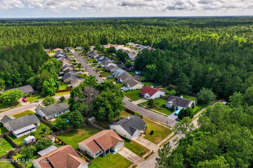Cozy Home located on a sizable corner lot of Orange Grove in - photo 31
